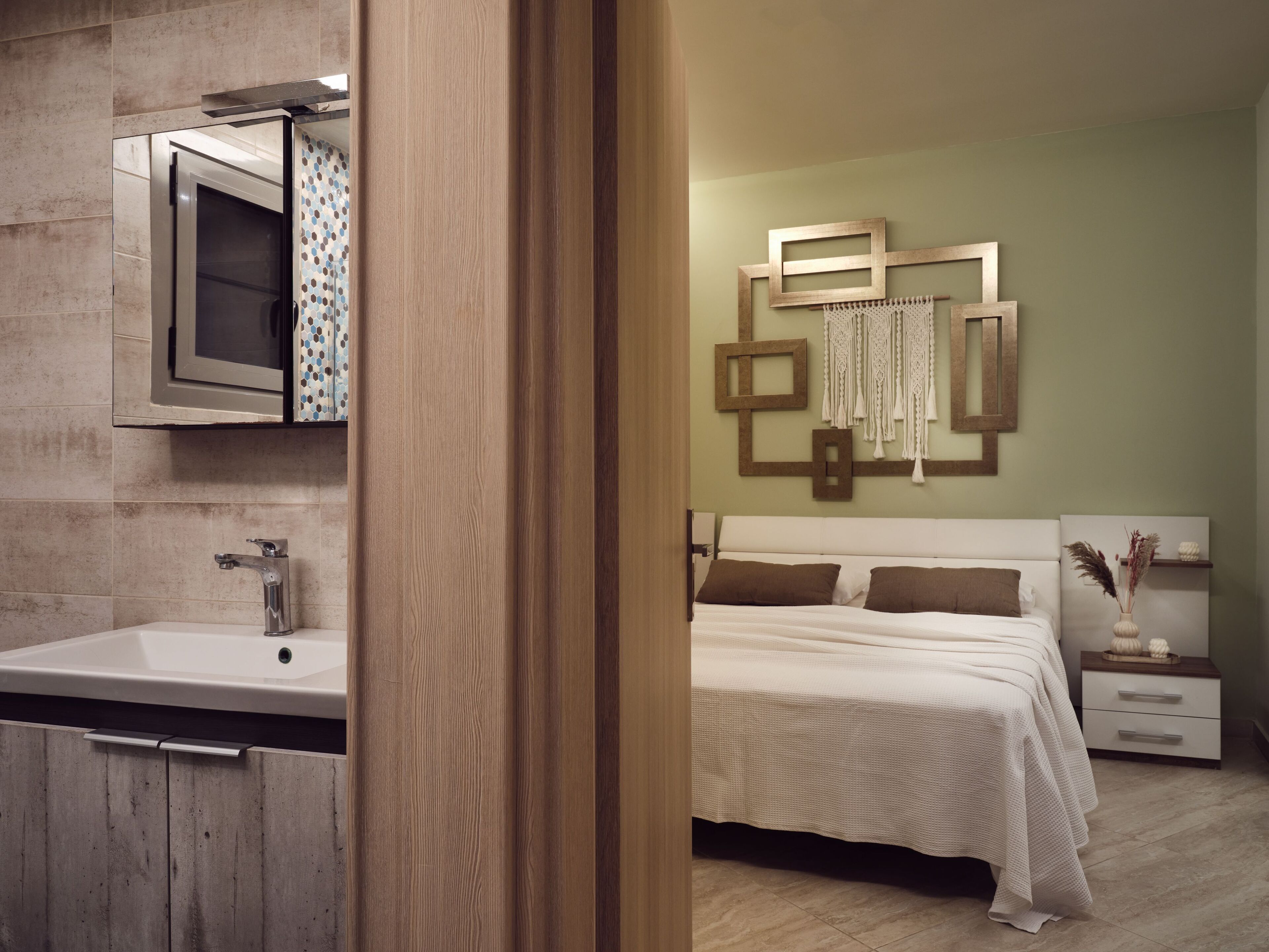 Laura Suites