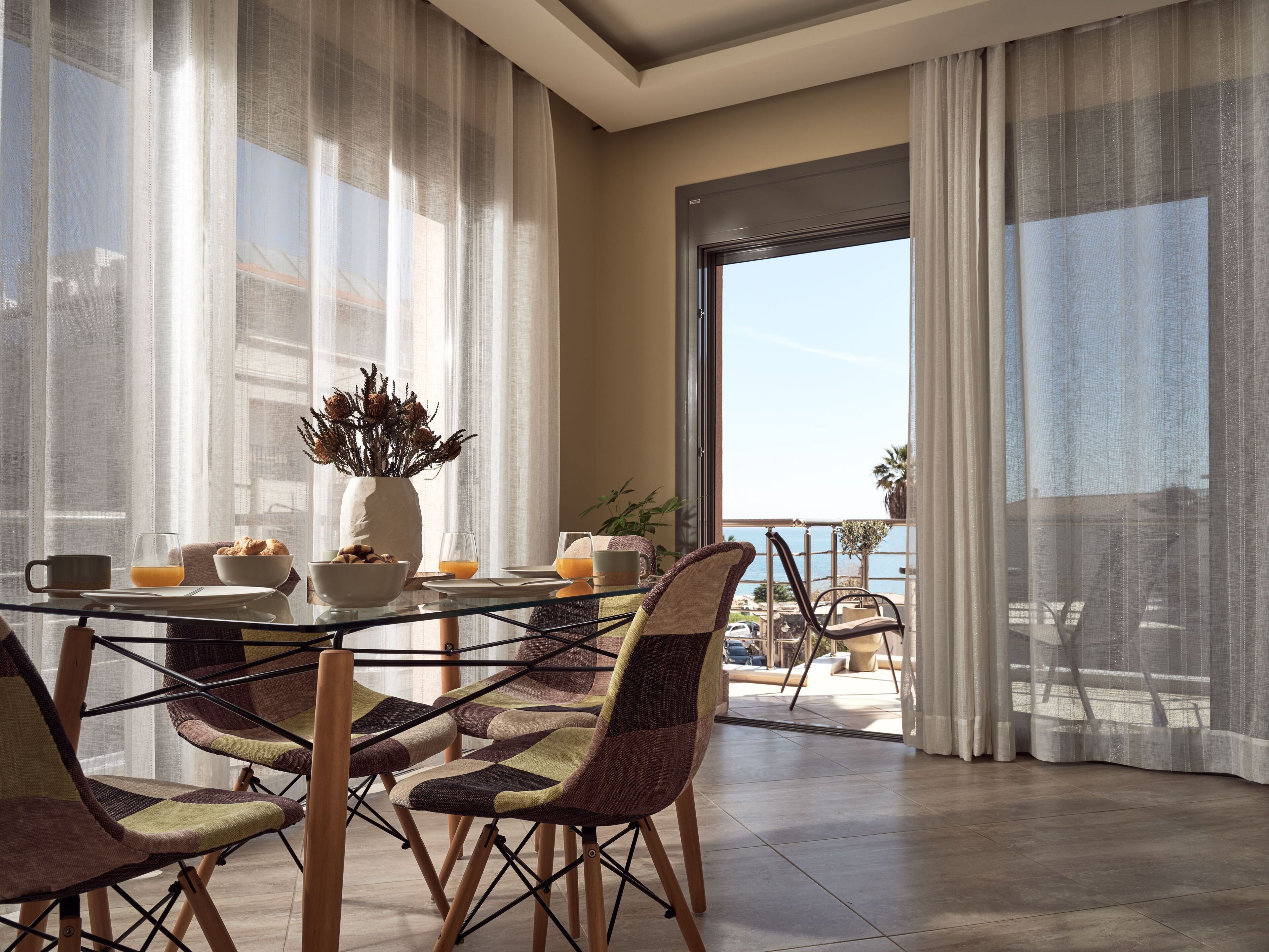 Laura Suites