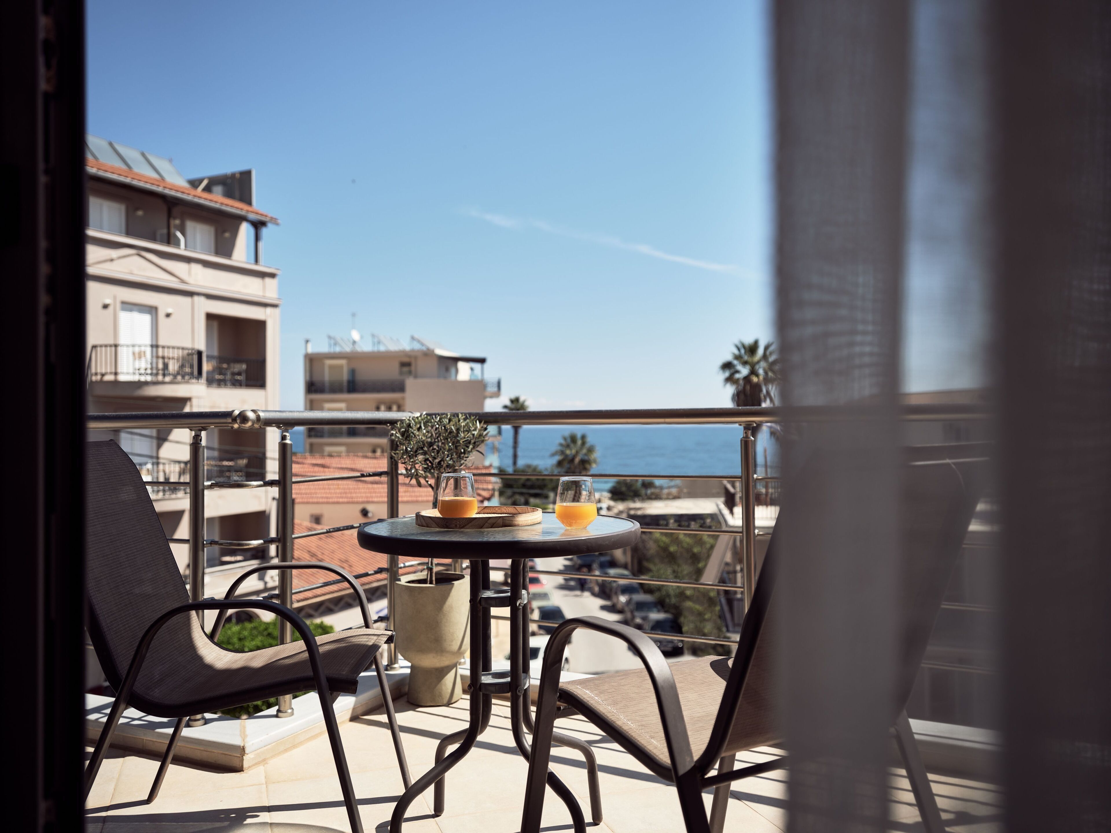 Laura Suites