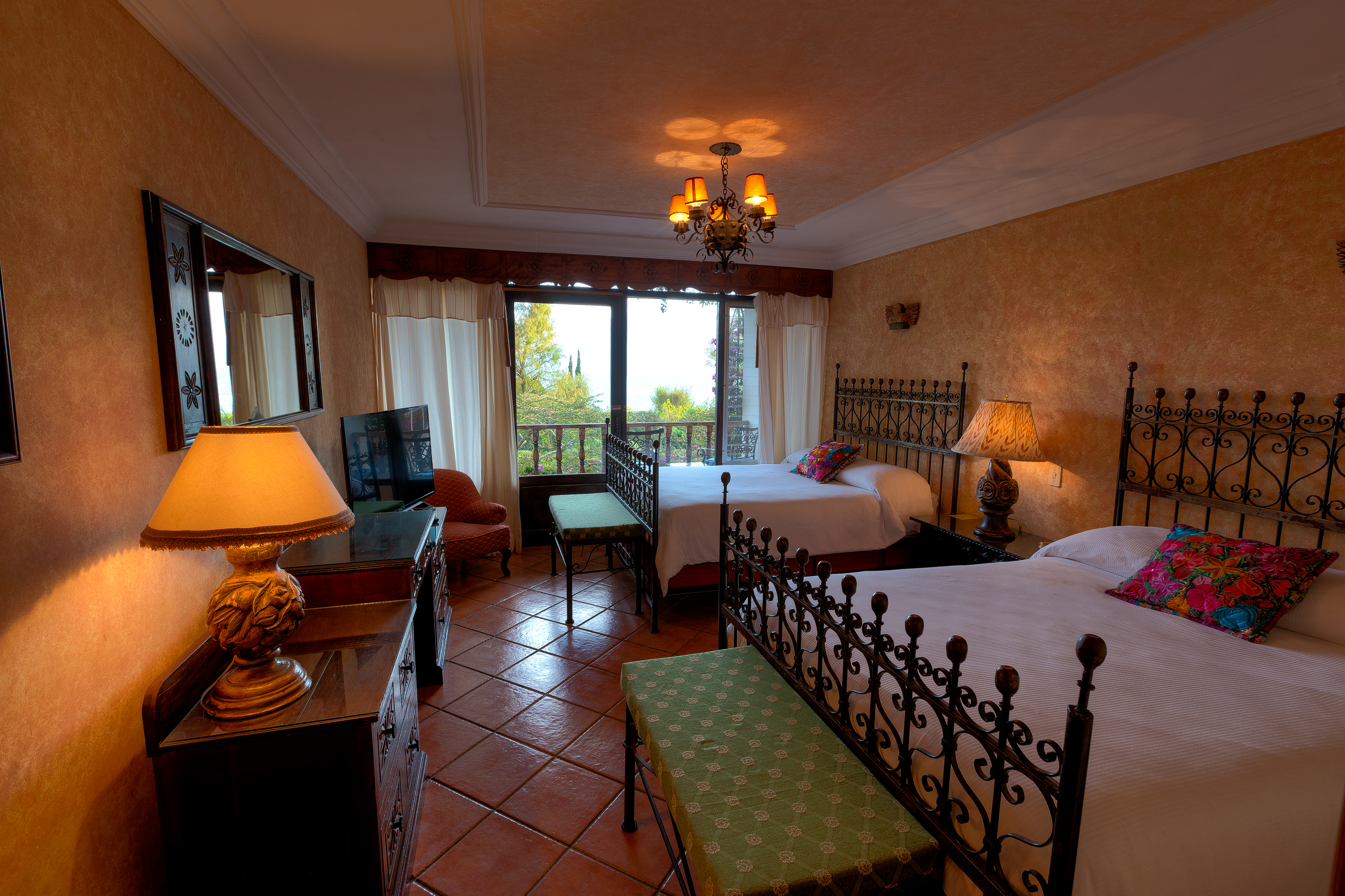 Hotel Atitlán Hotel & Jardines