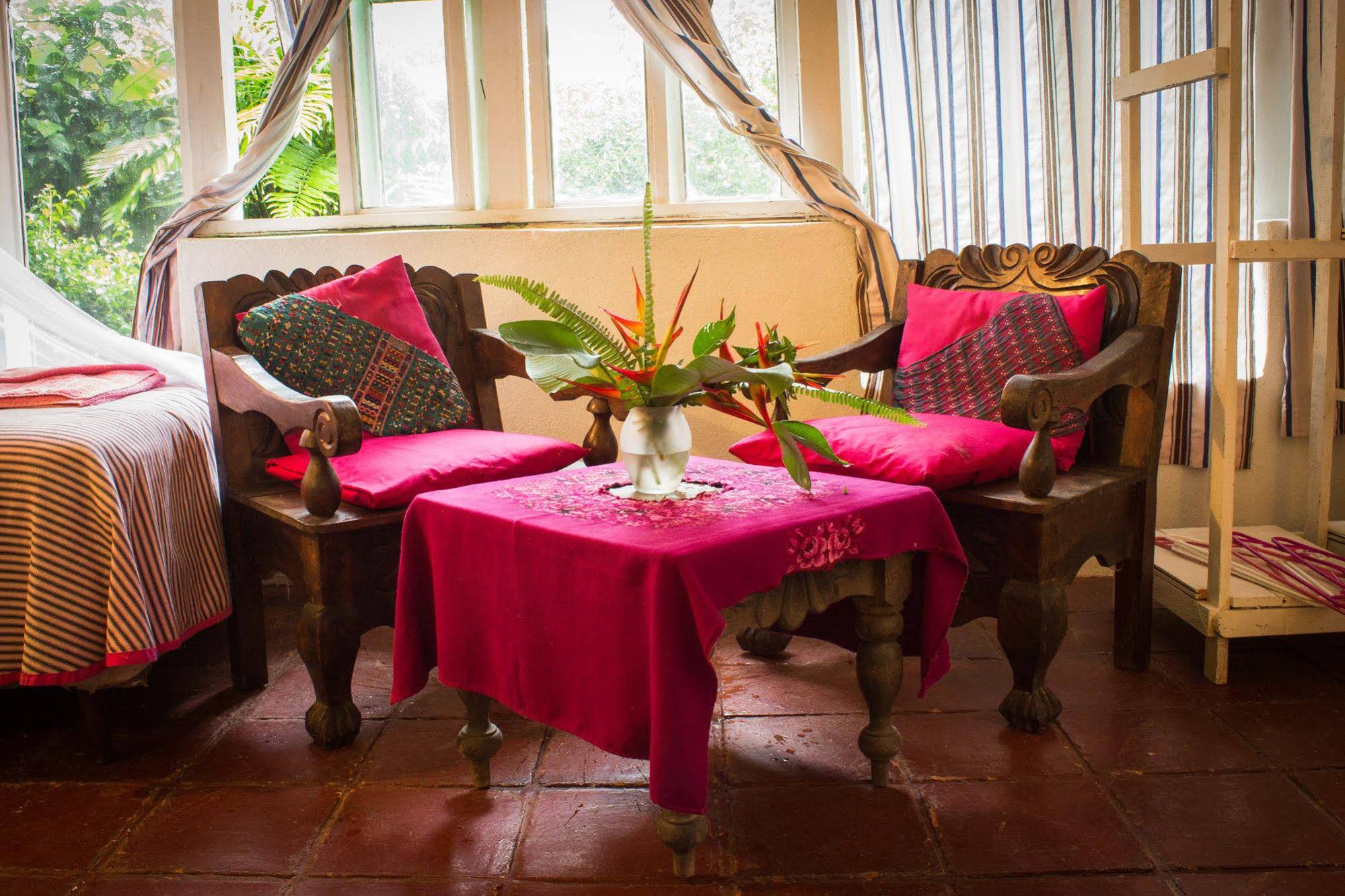 Hotel La Casa Rosa