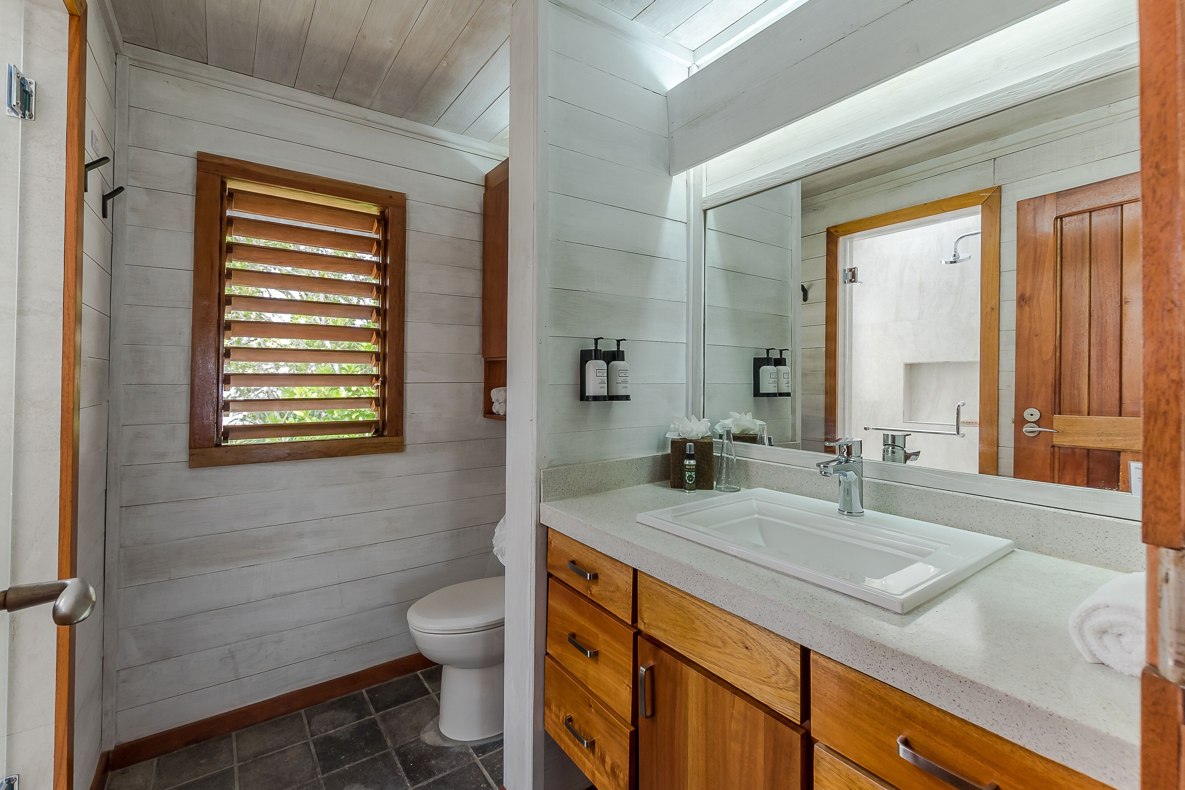 Barefoot Cay Boutique Resort & Marina
