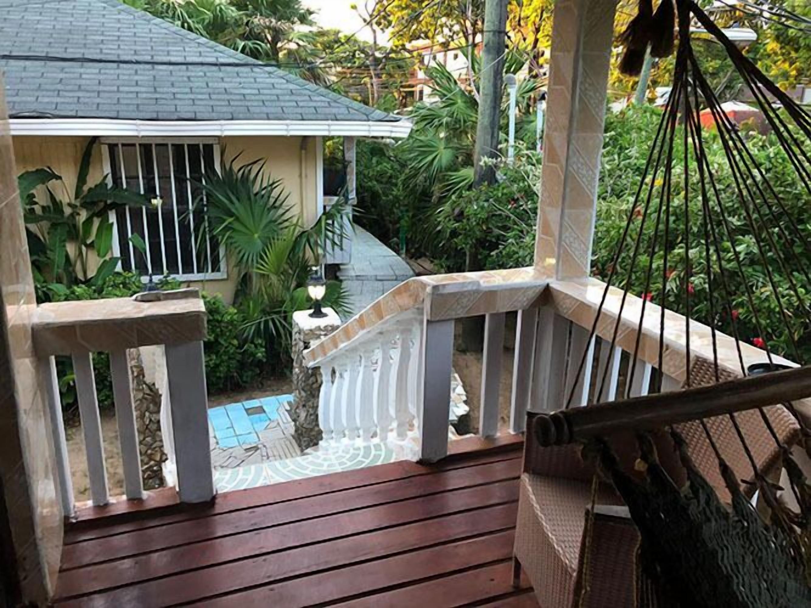 Coconut Tree Cabins West End