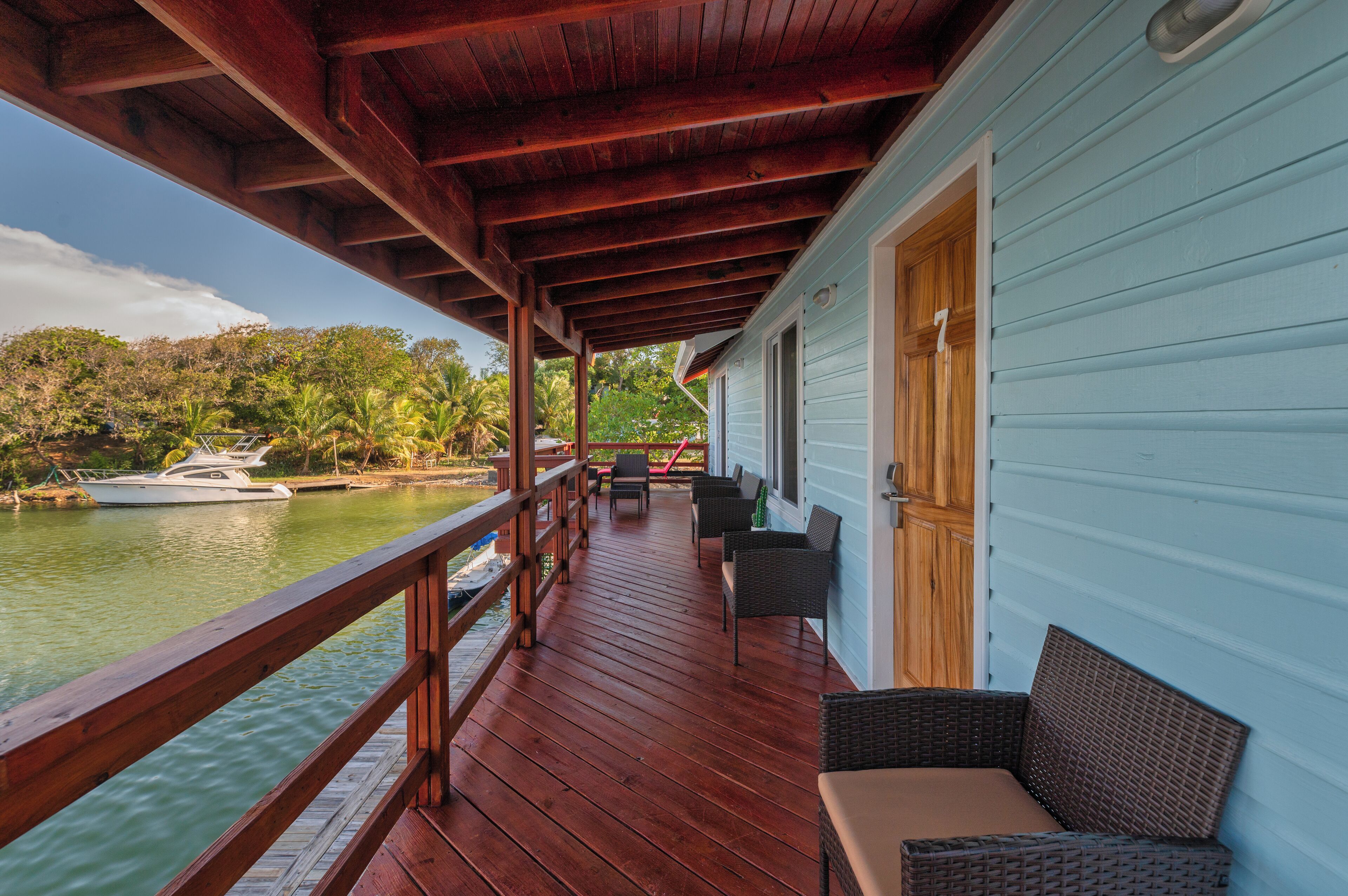Hotel Roatan Dive and Yacht Club