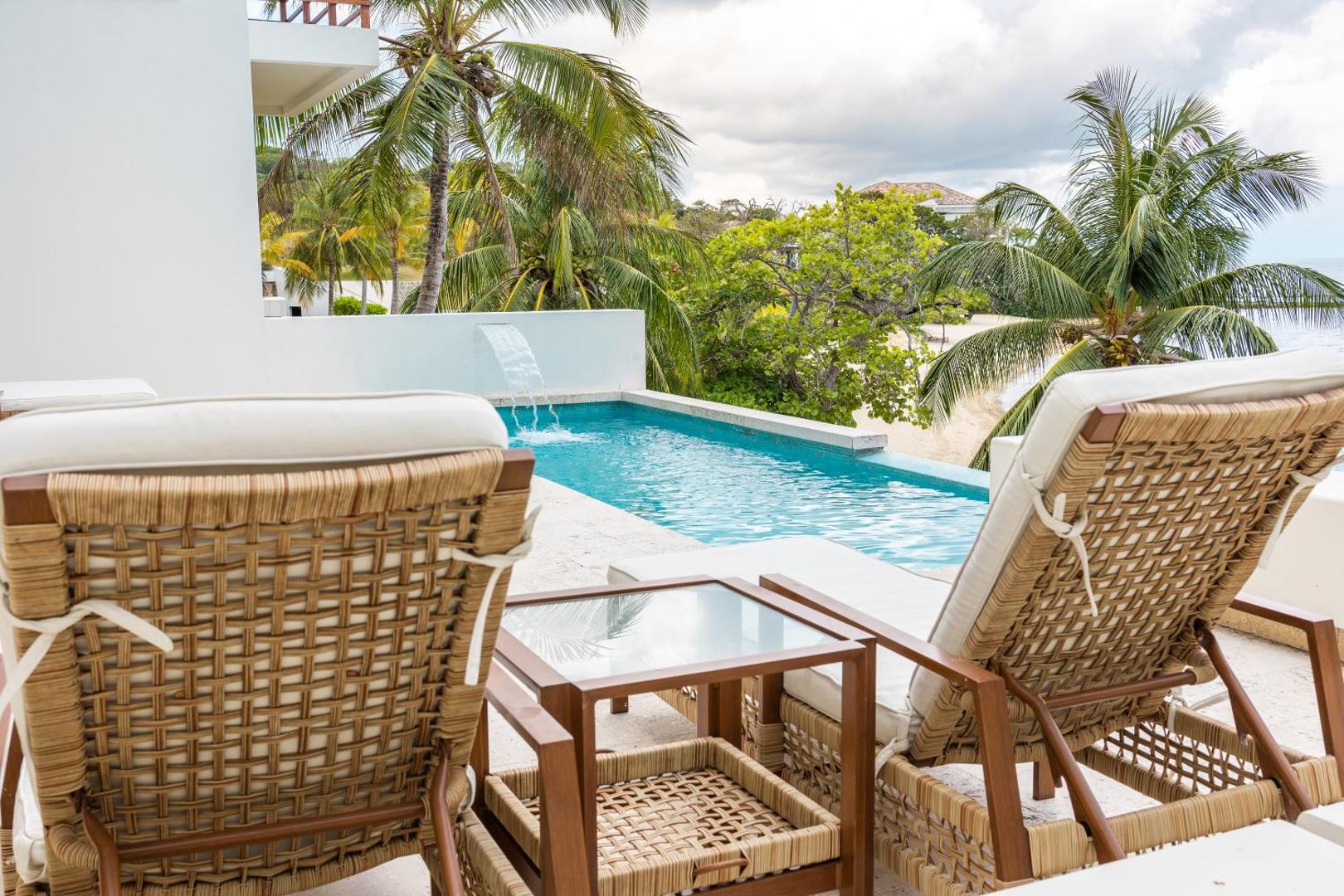 Las Verandas Hotel & Villas