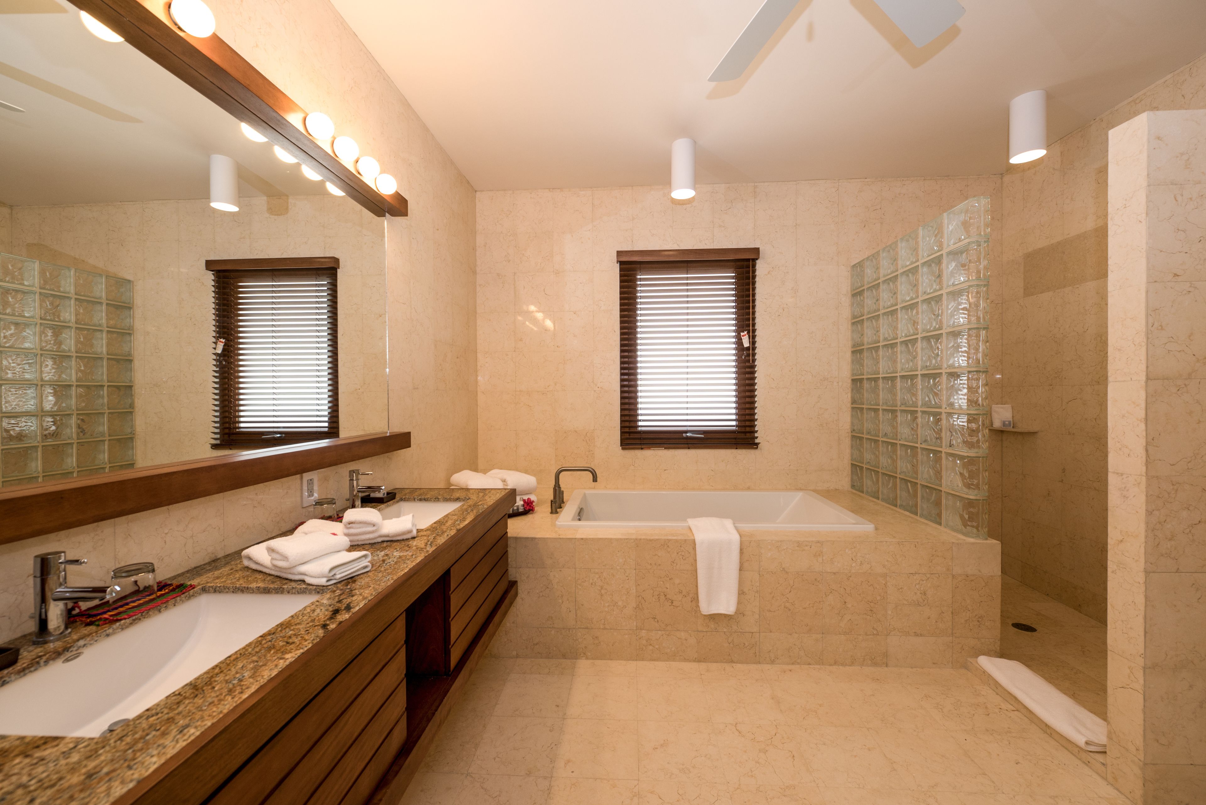 Las Verandas Hotel & Villas