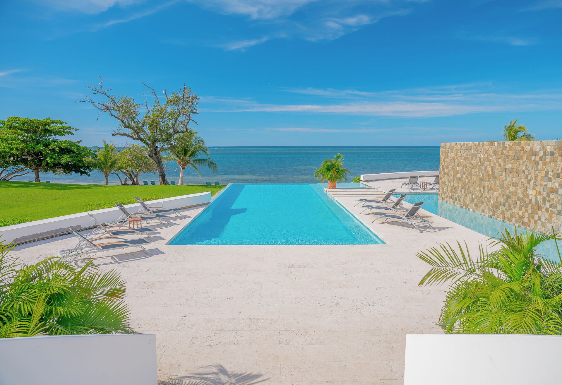 Las Verandas Hotel & Villas