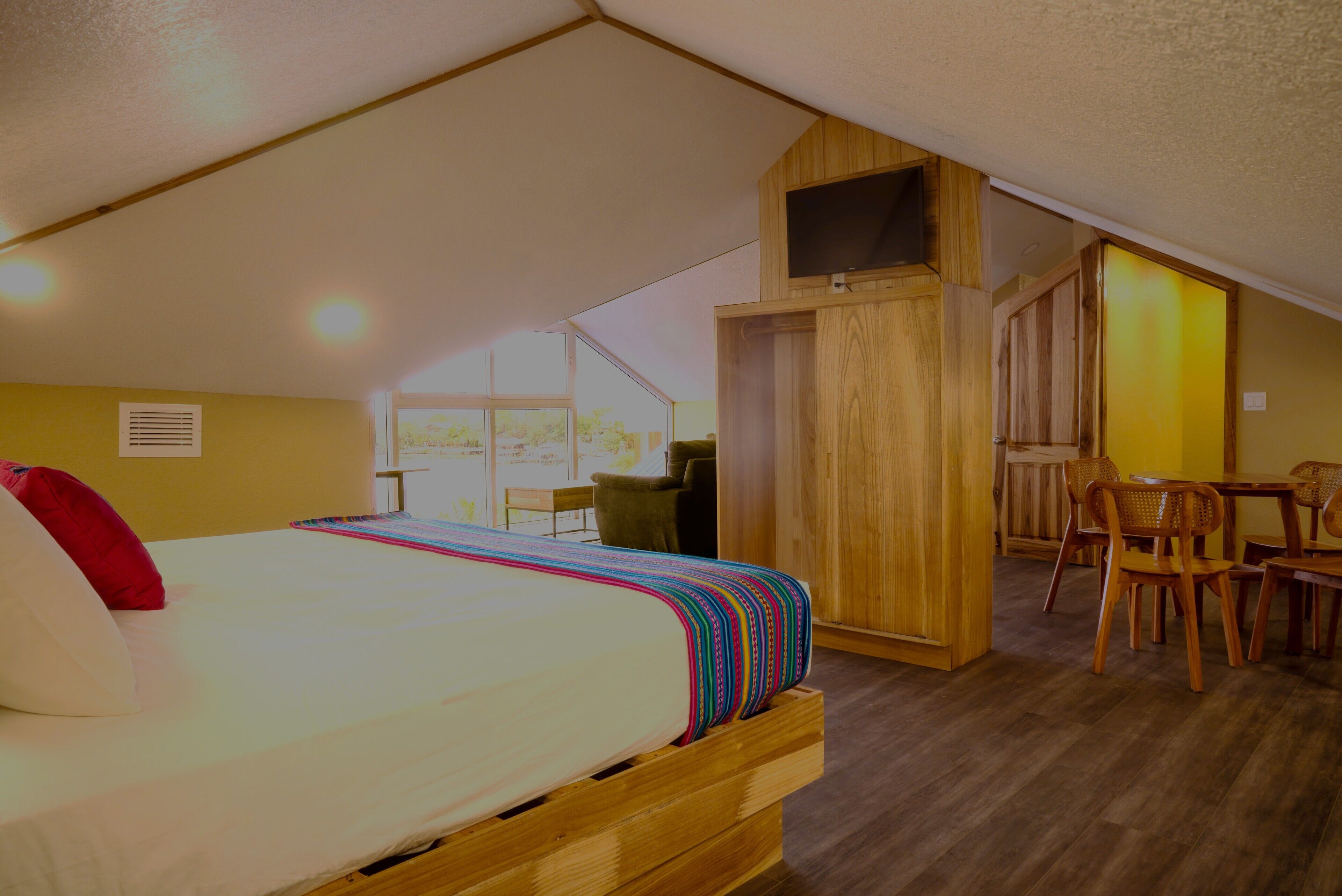 Mr. Tucan Hotel