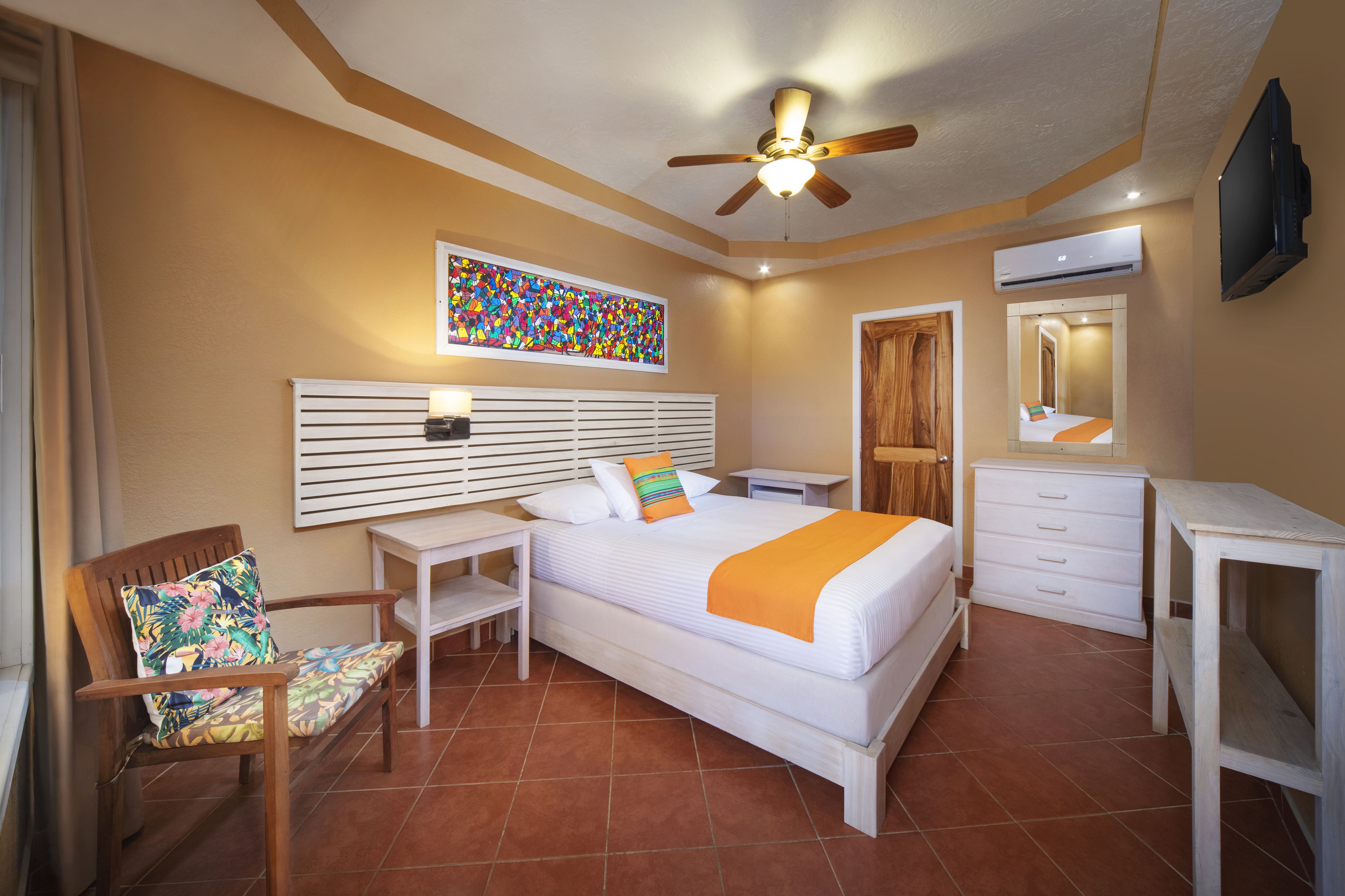 Mr. Tucan Hotel