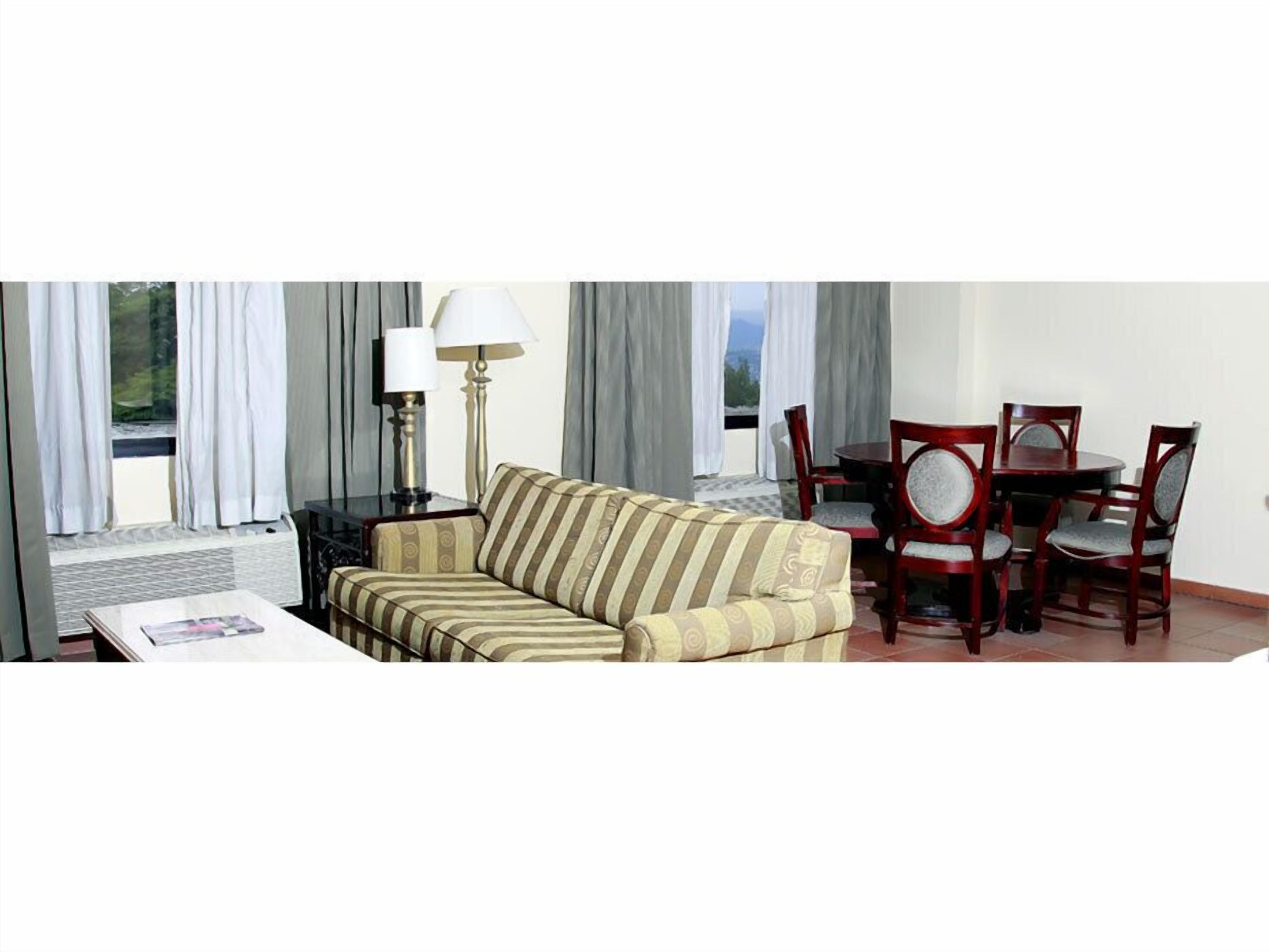 Hotel & Suites El Picacho