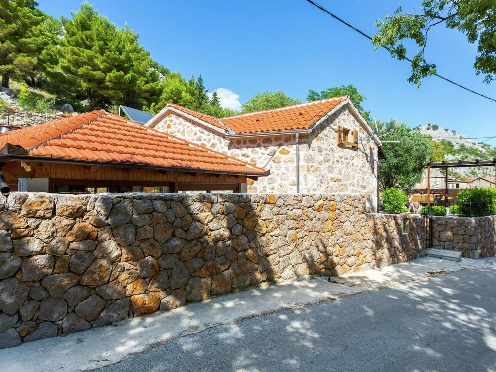 Villa Jucinovi Dvori