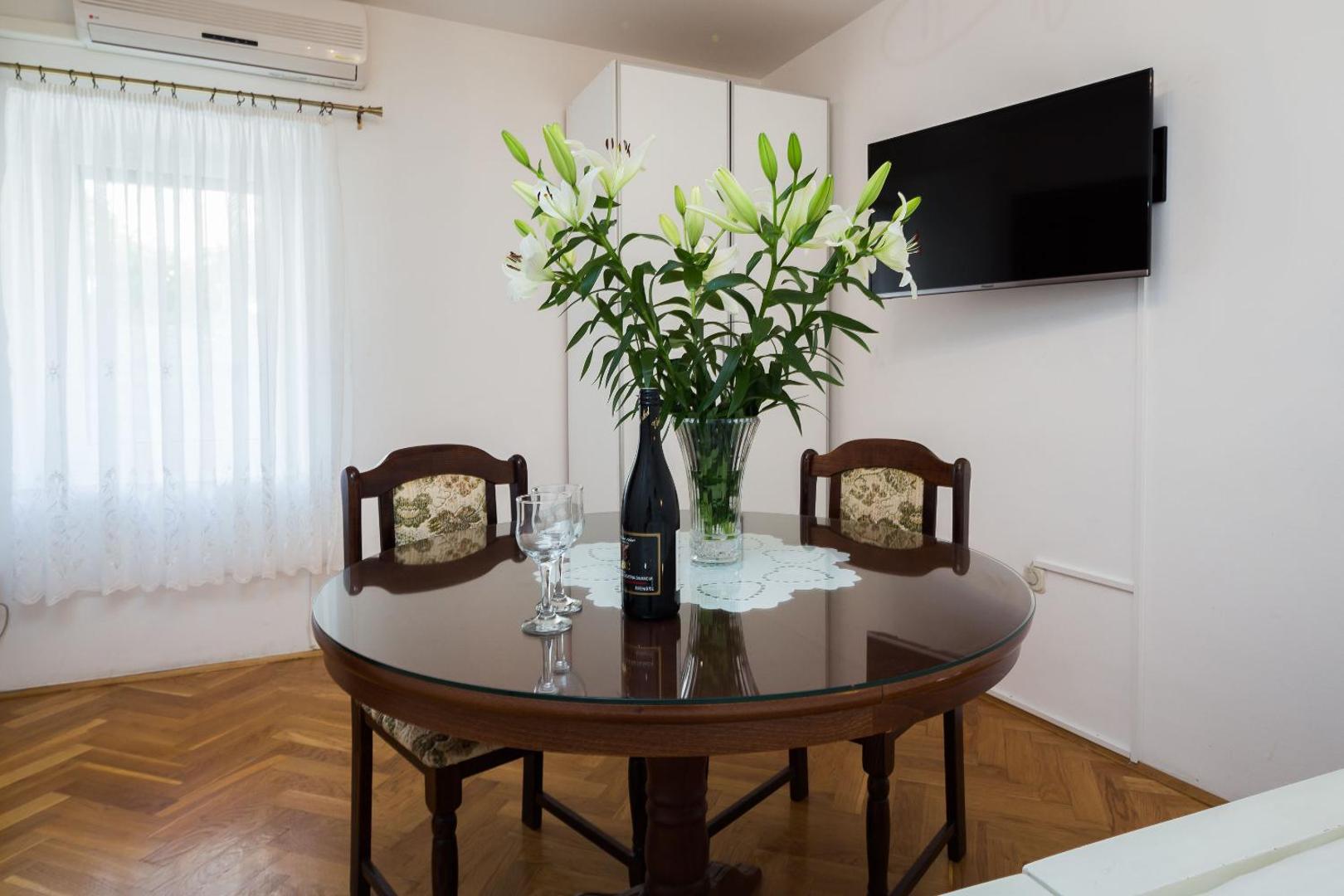 Apartments Zdravko