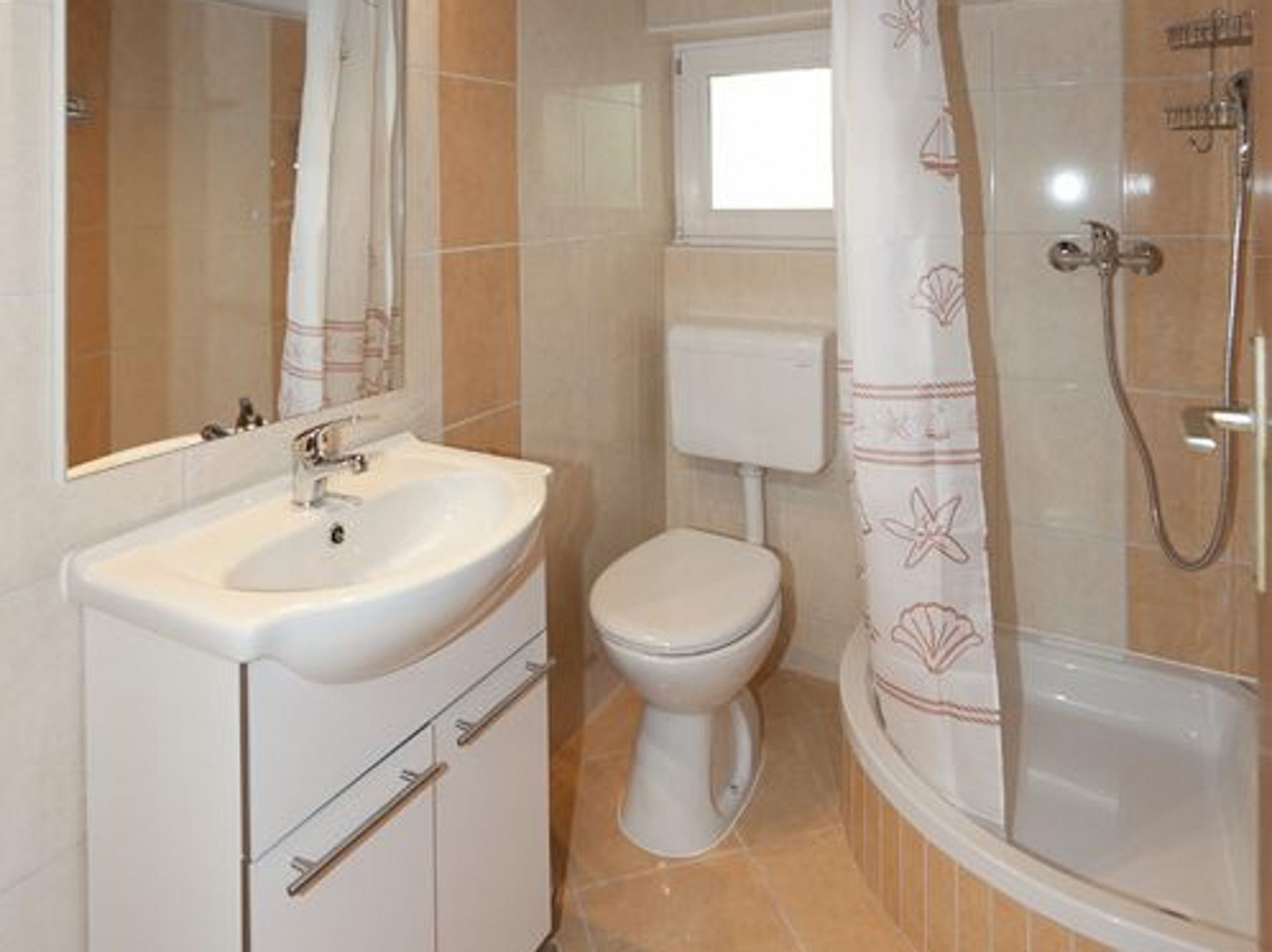 Apartments and rooms Roza