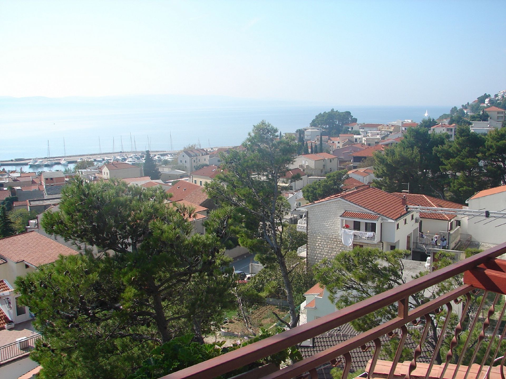 Apartments and rooms Roza