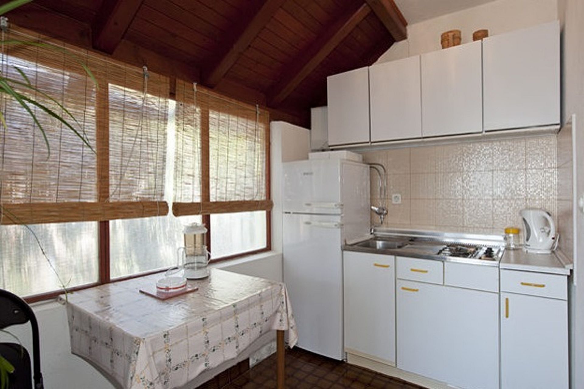 Apartments and rooms Roza