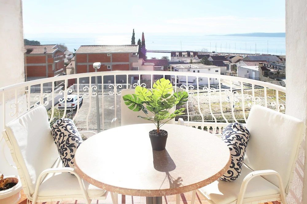 Apartments Topic Baska Voda
