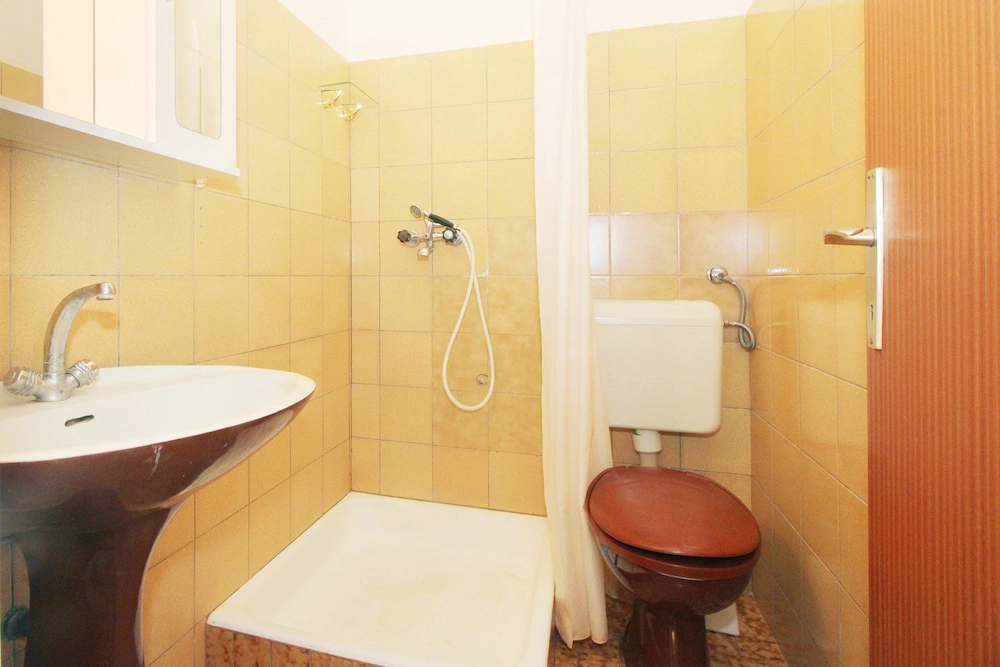 Apartments Topic Baska Voda