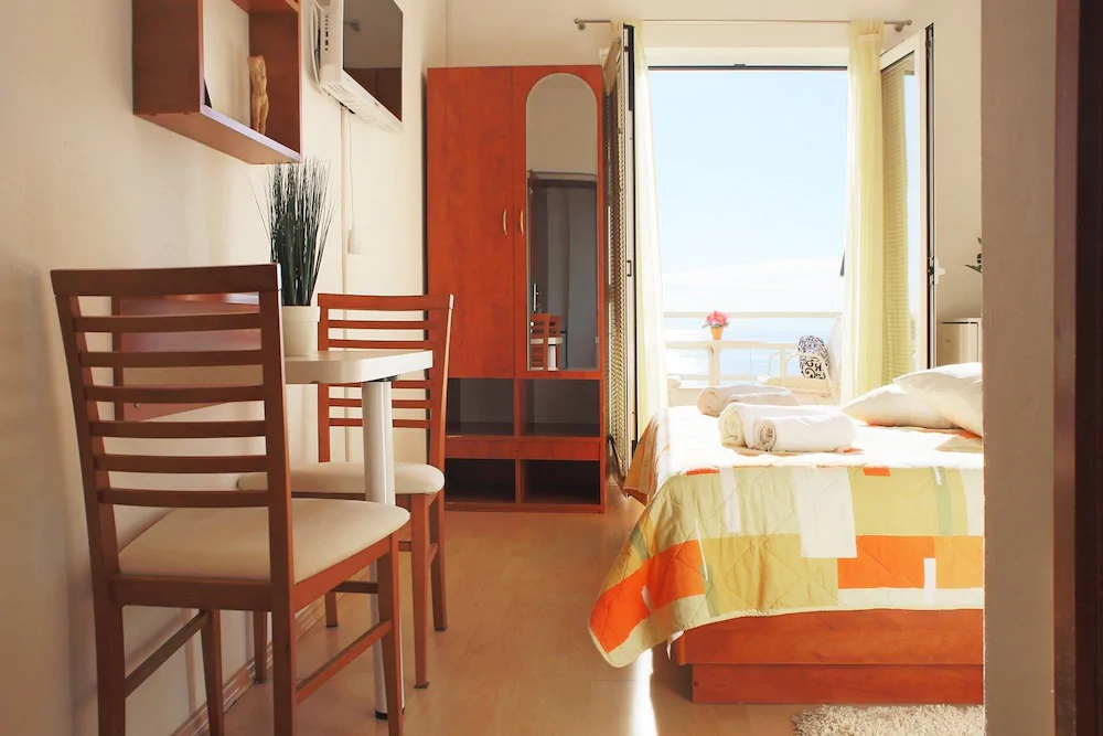 Apartments Topic Baska Voda