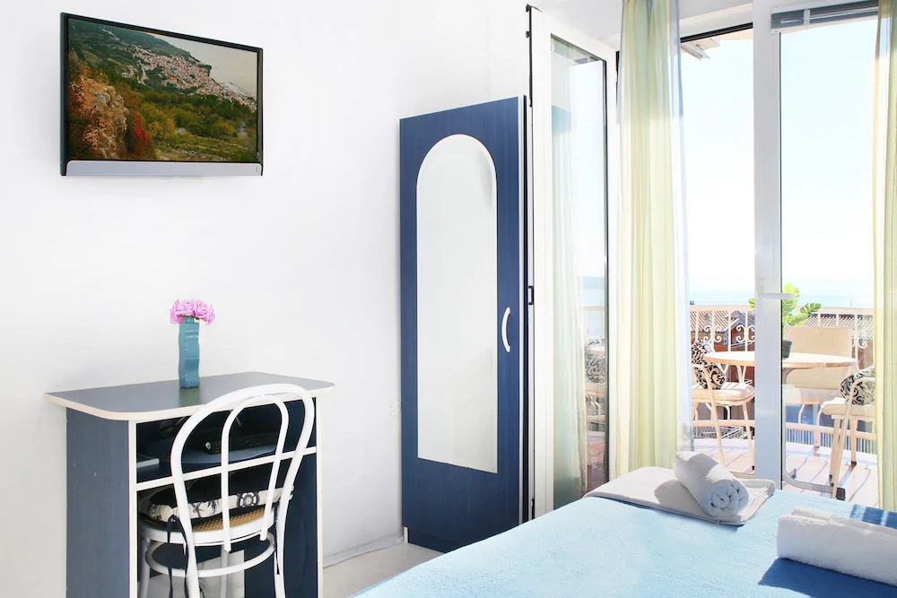 Apartments Topic Baska Voda