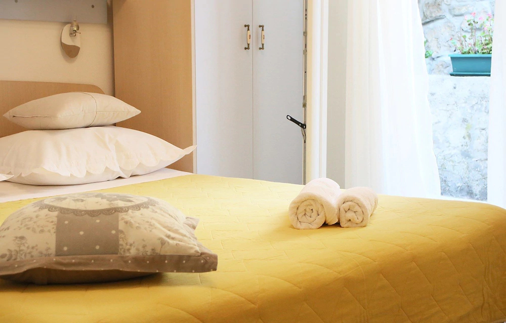 Apartments Topic Baska Voda