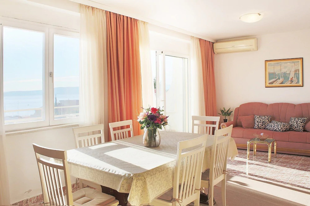 Apartments Topic Baska Voda
