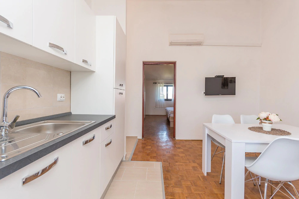 Apartment Quartz