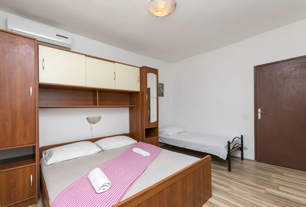 Apartment and Rooms Lile