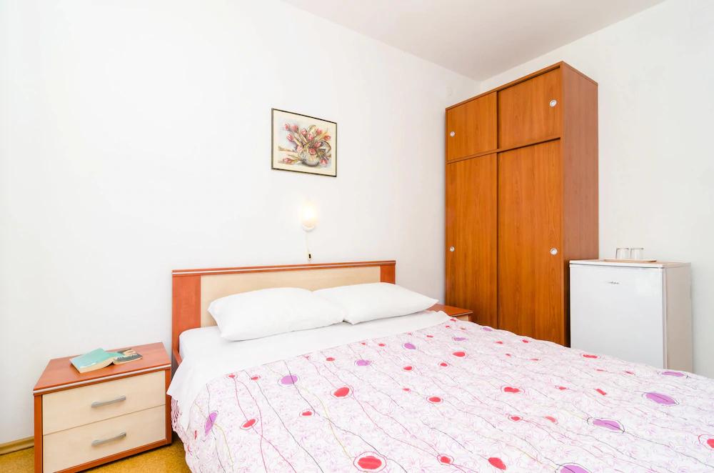 Apartments & Rooms Cina