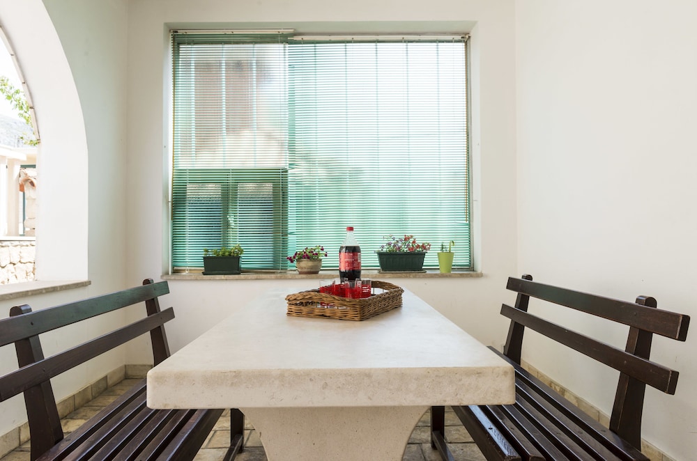 Apartments & Rooms Cina
