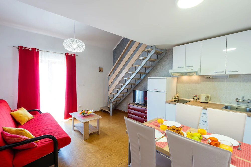 Apartments & Rooms Cina