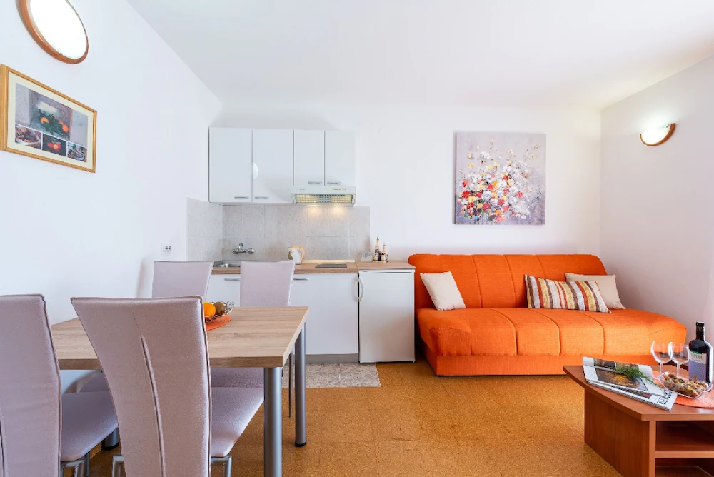 Apartments & Rooms Cina