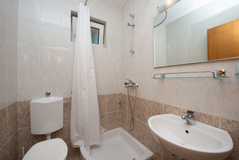 Apartments & Rooms Cina