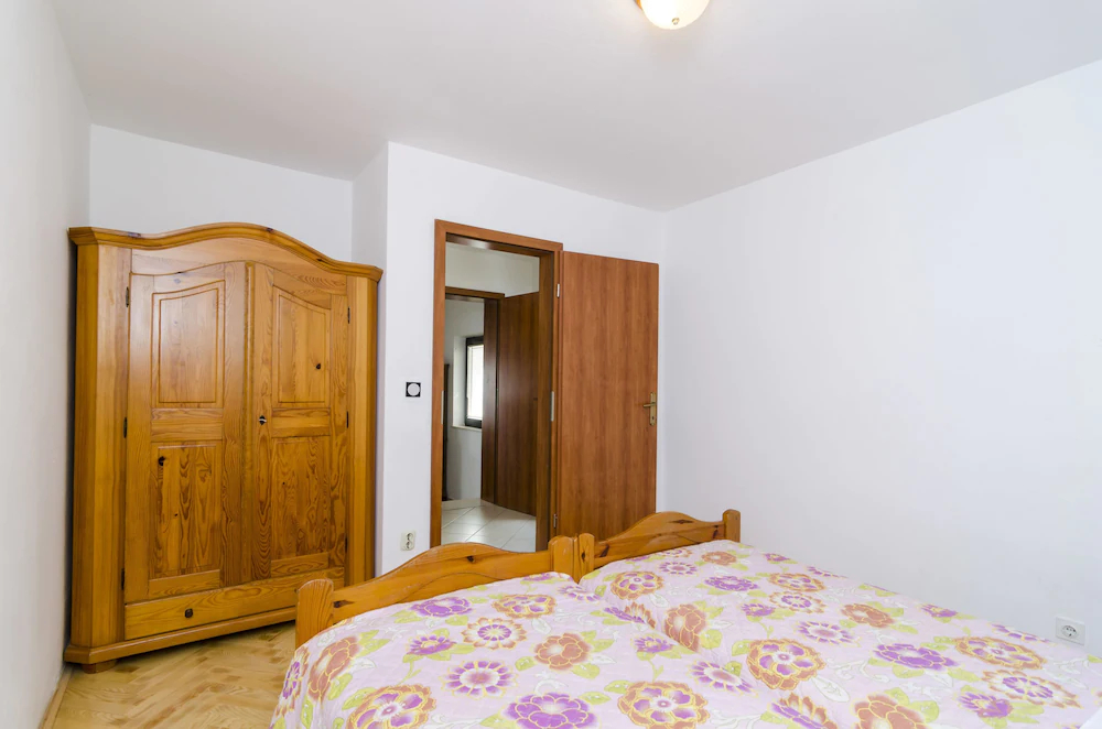 Apartments & Rooms Cina