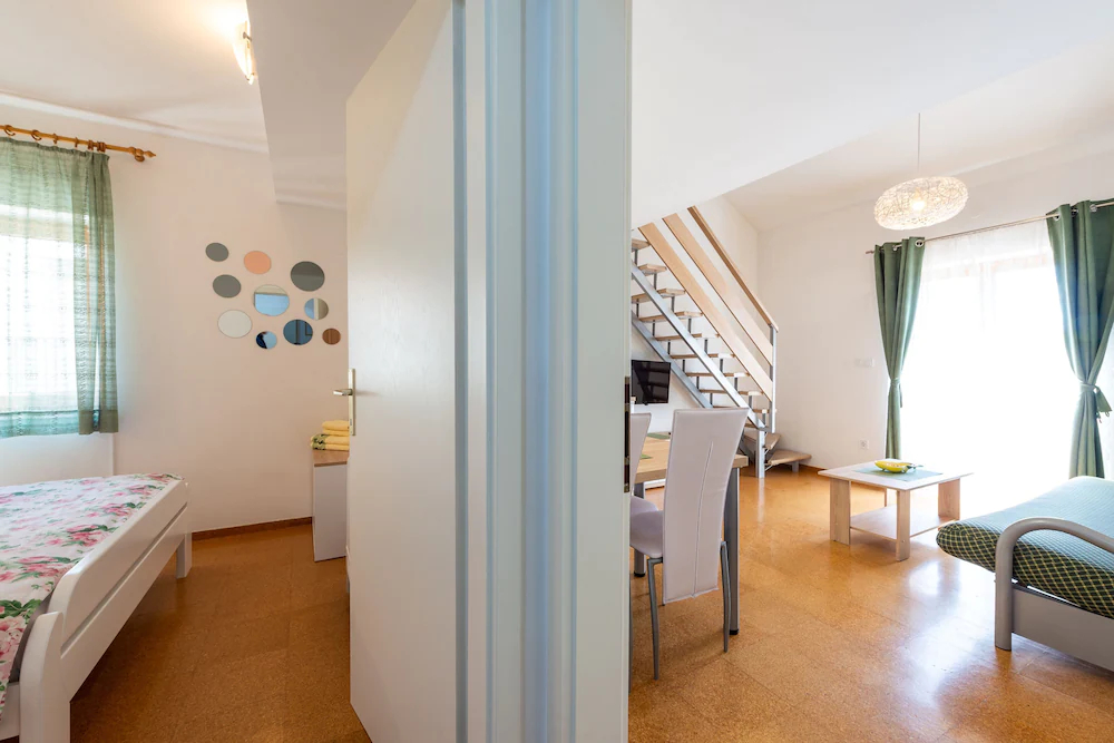 Apartments & Rooms Cina