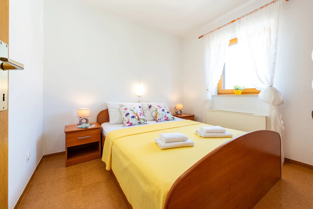 Apartments & Rooms Cina