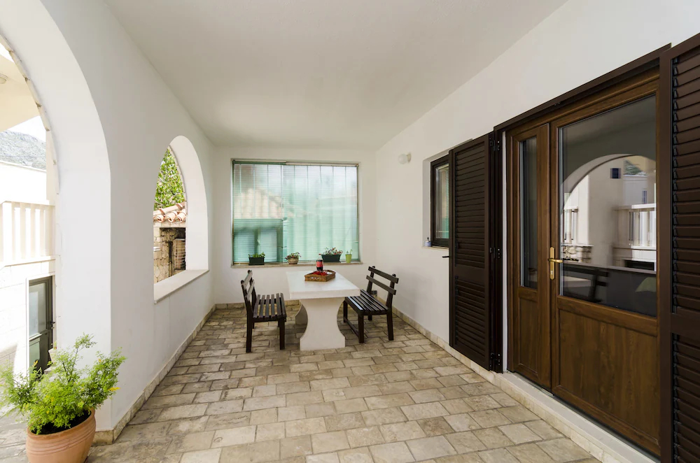 Apartments & Rooms Cina