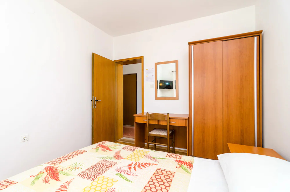 Apartments & Rooms Cina