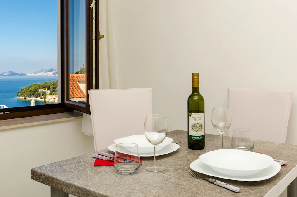 Apartments & Rooms Cina