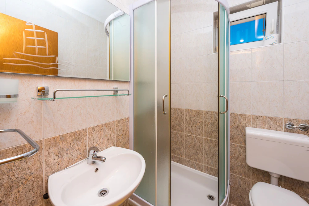 Apartments & Rooms Cina