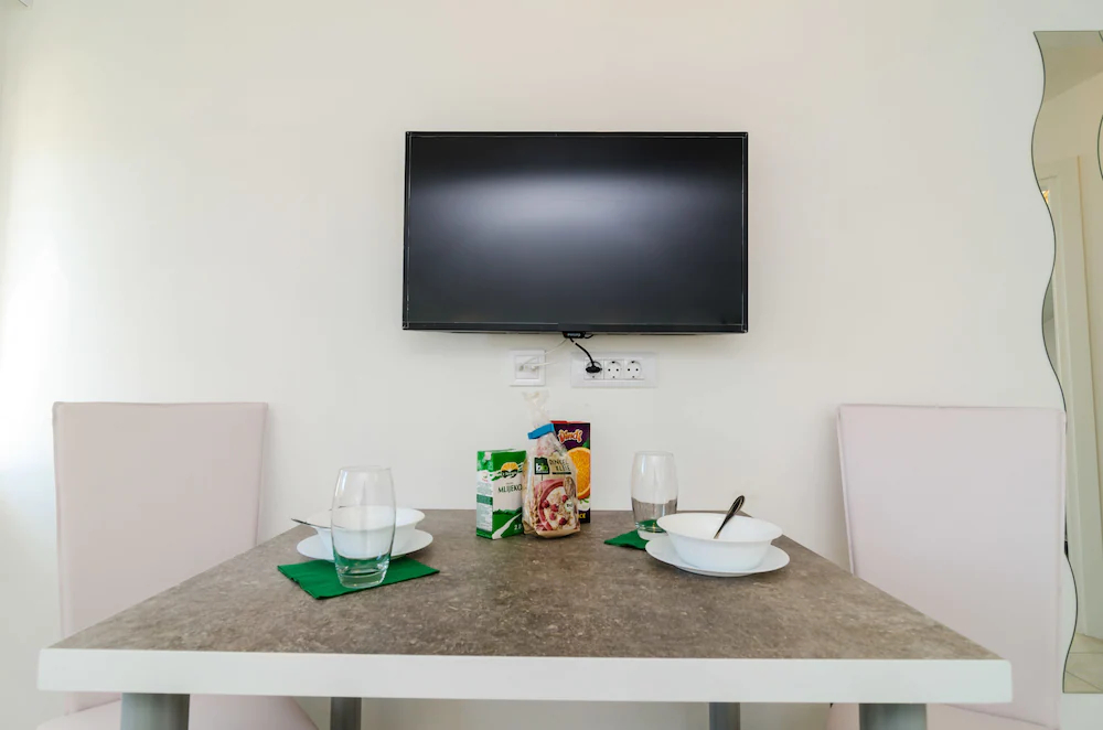 Apartments & Rooms Cina