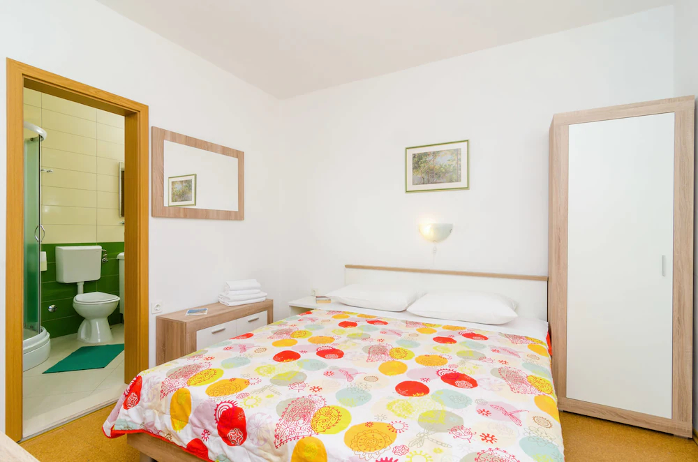 Apartments & Rooms Cina