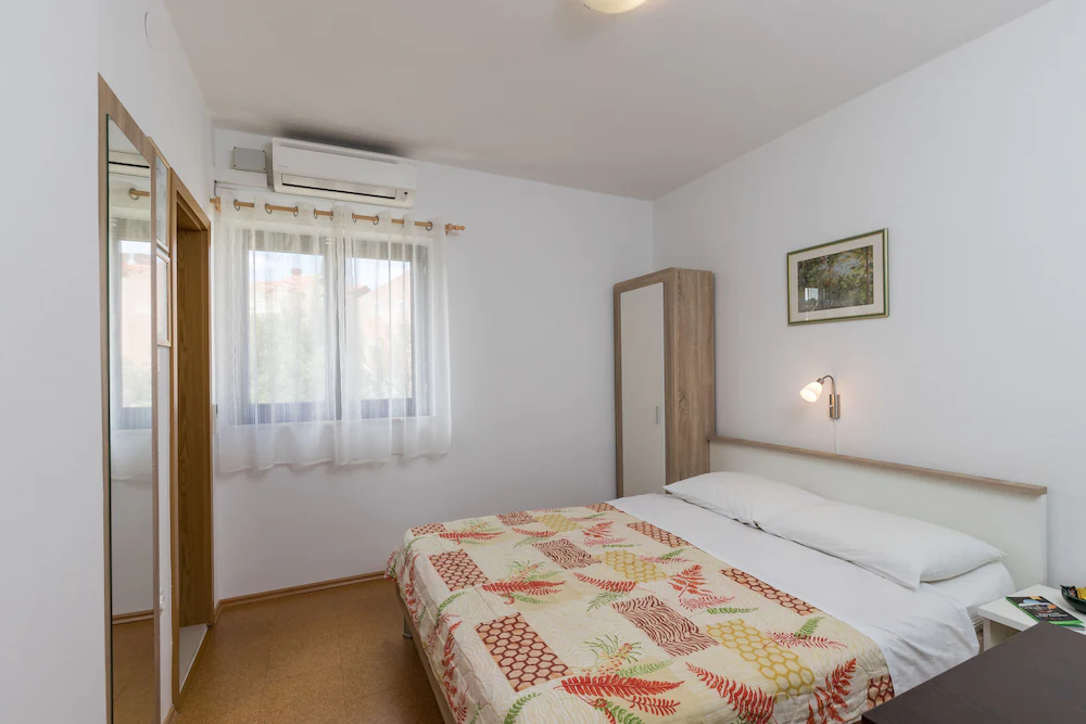 Apartments & Rooms Cina