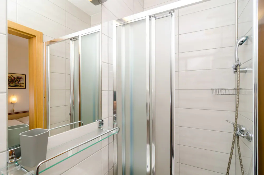 Apartments & Rooms Cina