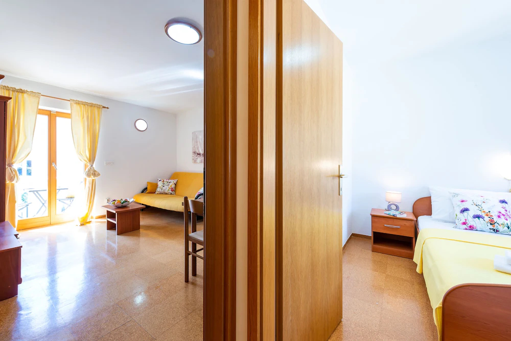Apartments & Rooms Cina