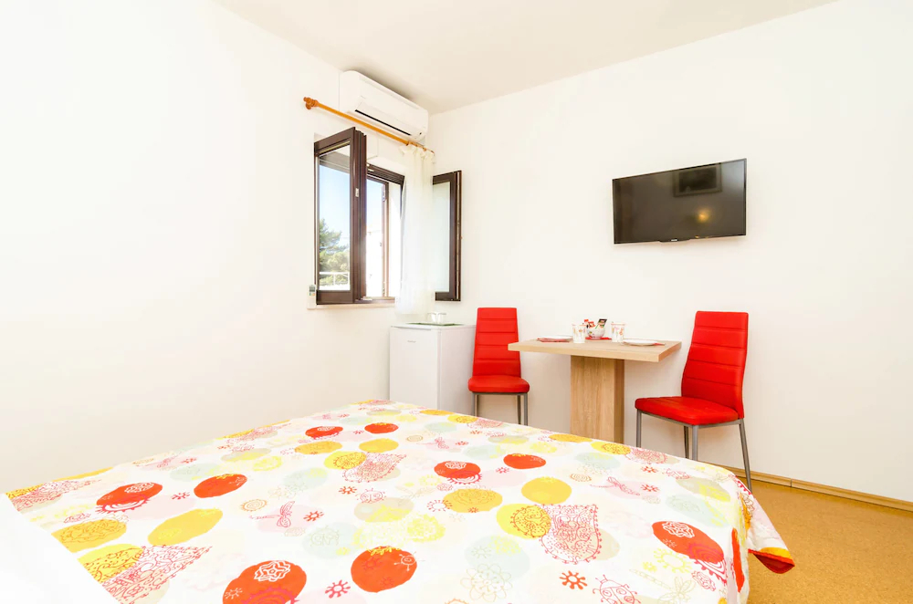 Apartments & Rooms Cina