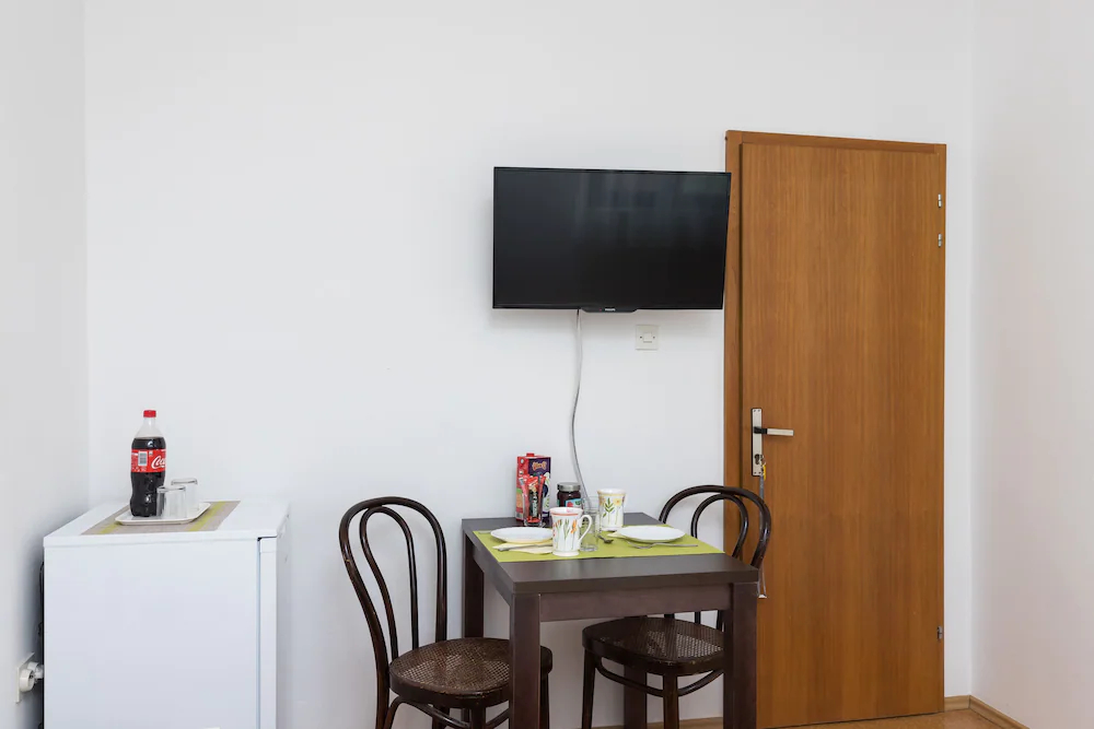 Apartments & Rooms Cina
