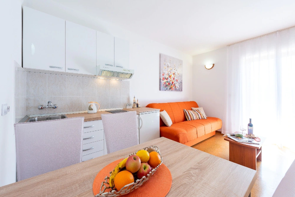 Apartments & Rooms Cina