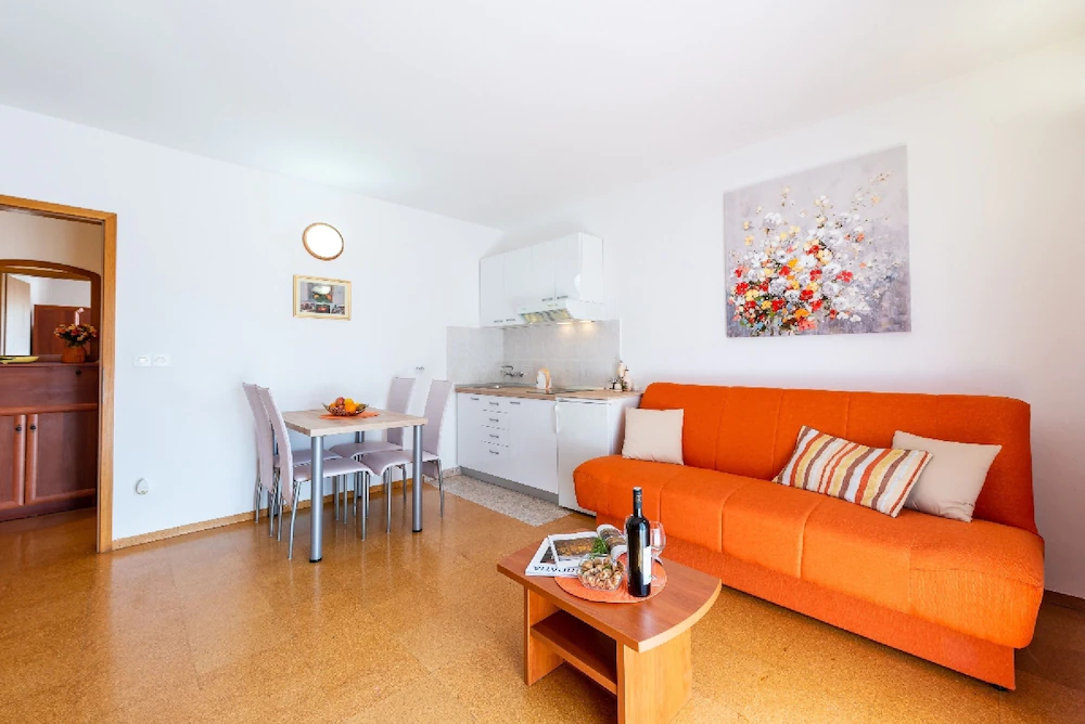 Apartments & Rooms Cina