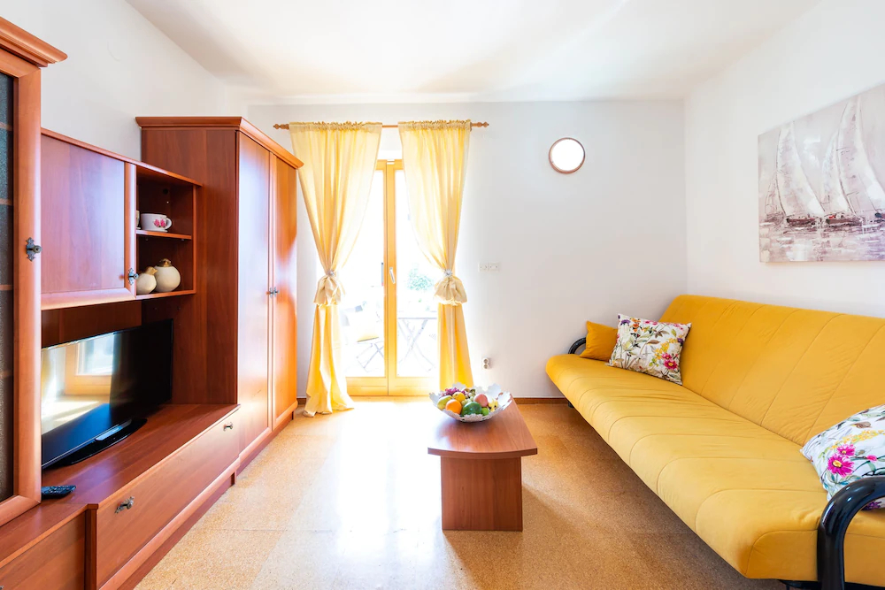 Apartments & Rooms Cina