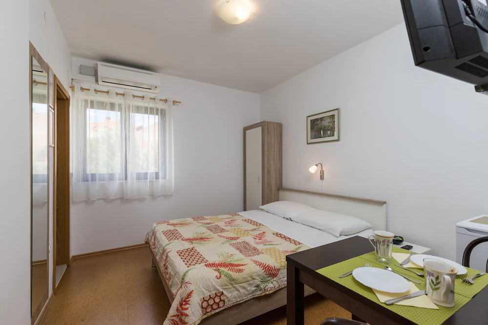 Apartments & Rooms Cina